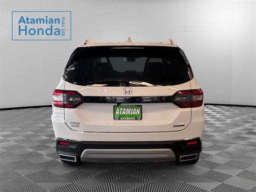 2023 Honda Pilot Touring 8-Passenger