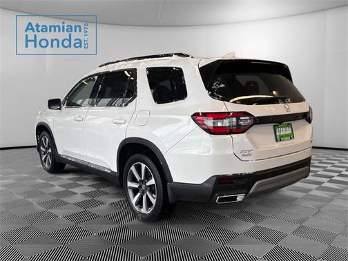 2023 Honda Pilot Touring 8-Passenger