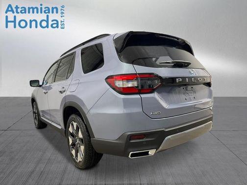 Sonic Gray Pearl 2026 Honda Pilot Touring 8-Passenger