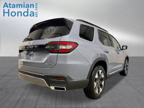 Sonic Gray Pearl 2026 Honda Pilot Touring 8-Passenger