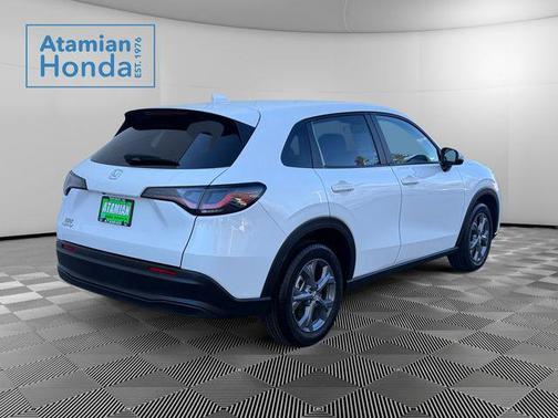 Platinum White Pearl 2026 Honda HR-V LX