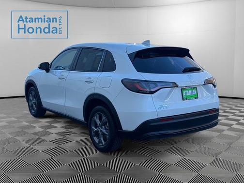 Platinum White Pearl 2026 Honda HR-V LX