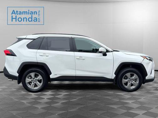 Ice Cap 2024 Toyota RAV4 Hybrid XLE