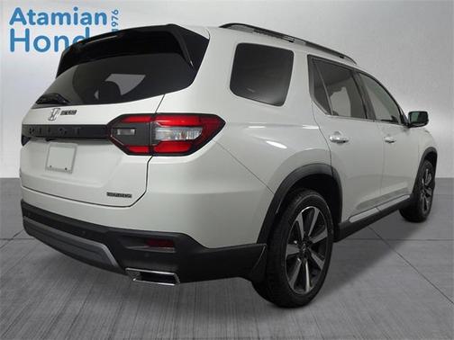 2025 Honda Pilot Touring 8-Passenger