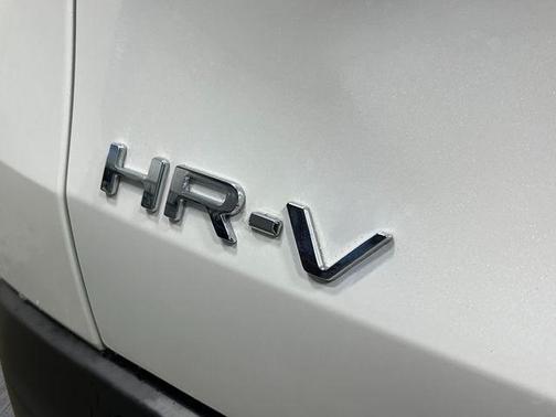 Platinum White Pearl 2026 Honda HR-V LX