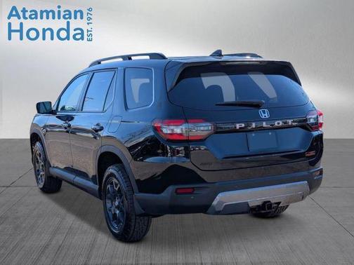 Crystal Black Pearl 2026 Honda Pilot TrailSport
