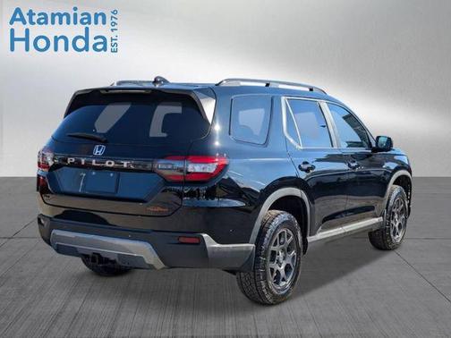 Crystal Black Pearl 2026 Honda Pilot TrailSport