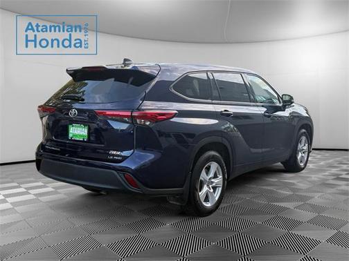 2022 Toyota Highlander LE