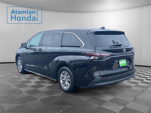 2024 Toyota Sienna LE