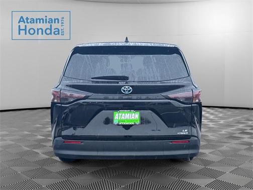 2024 Toyota Sienna LE