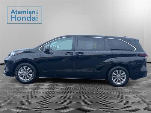 2024 Toyota Sienna LE