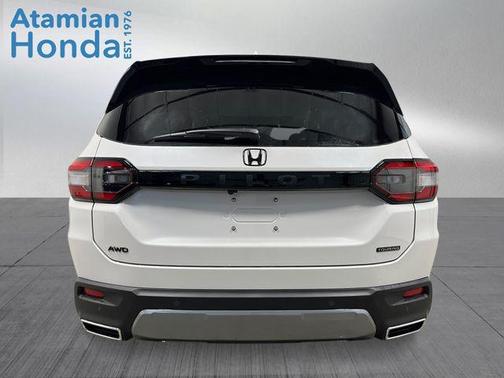 Platinum White Pearl 2026 Honda Pilot Touring 8-Passenger