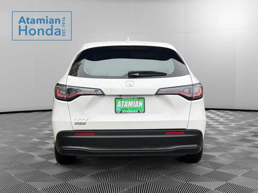 Platinum White Pearl 2025 Honda HR-V LX