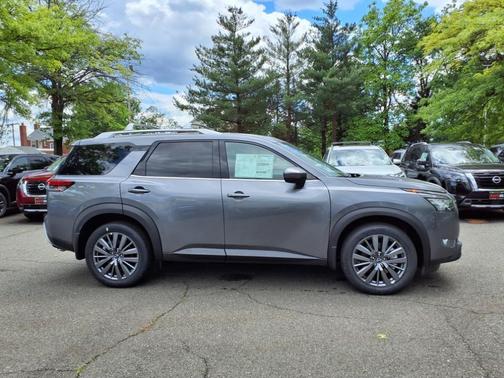 2025 Nissan Pathfinder SL