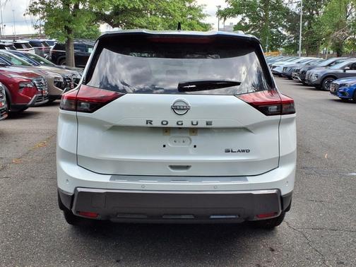2025 Nissan Rogue SL
