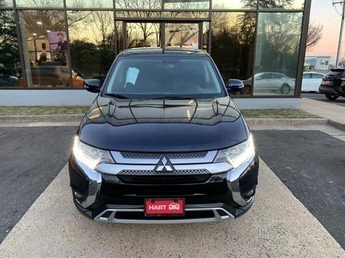 Photo 2 of 32 of 2019 Mitsubishi Outlander SE