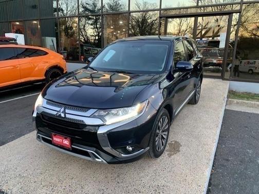 Photo 3 of 32 of 2019 Mitsubishi Outlander SE