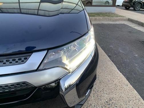 Photo 5 of 33 of 2019 Mitsubishi Outlander SE