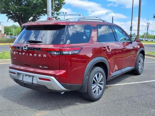 2025 Nissan Pathfinder SL