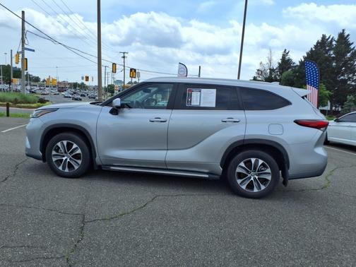 2023 Toyota Highlander Hybrid XLE