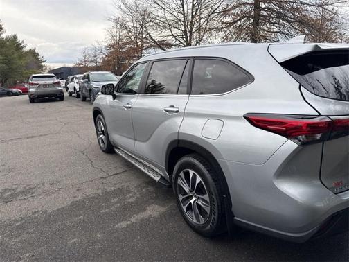 2023 Toyota Highlander Hybrid XLE