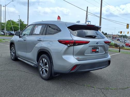 2023 Toyota Highlander Hybrid XLE