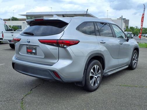 2023 Toyota Highlander Hybrid XLE