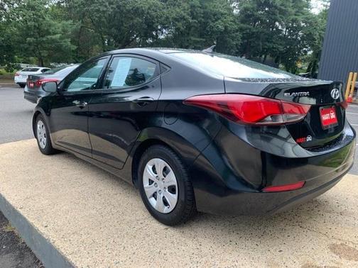 Photo 4 of 33 of 2016 Hyundai Elantra SE