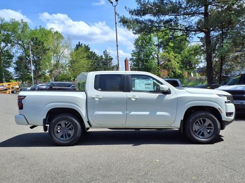 2025 Nissan Frontier SV