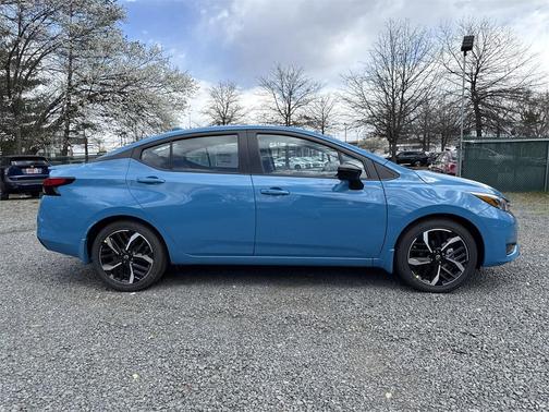 2025 Nissan Versa 1.6 SR