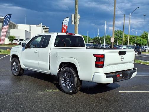 2025 Nissan Frontier SV