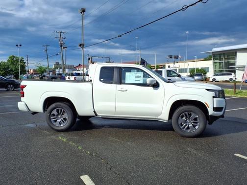2025 Nissan Frontier SV