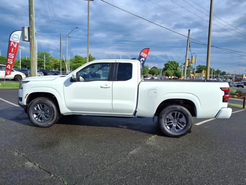 2025 Nissan Frontier SV