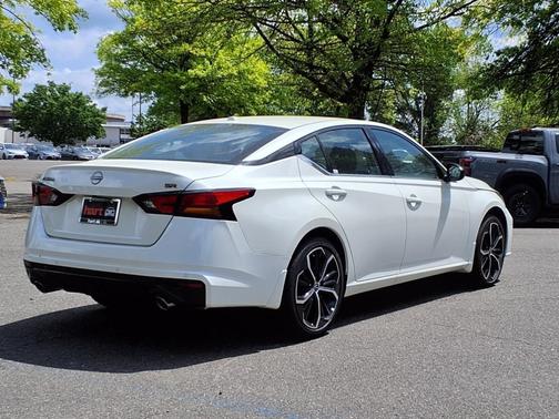2025 Nissan Altima SR