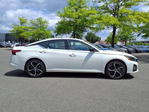 2025 Nissan Altima SR