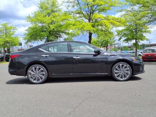 2025 Nissan Altima SL