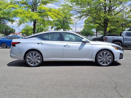 2025 Nissan Altima SL