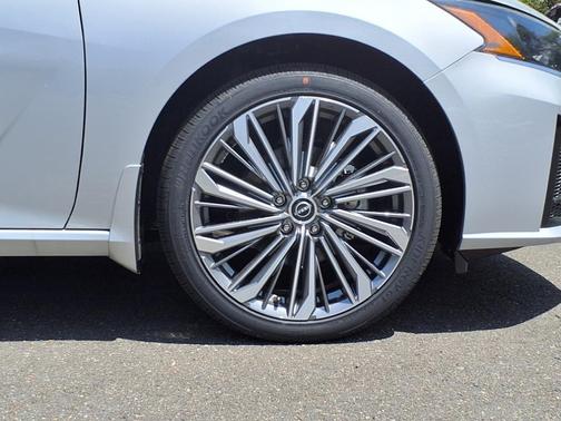 2025 Nissan Altima SL