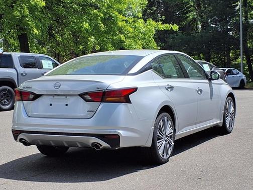 2025 Nissan Altima SL