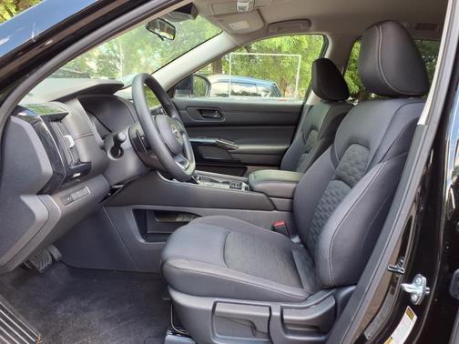2025 Nissan Pathfinder S