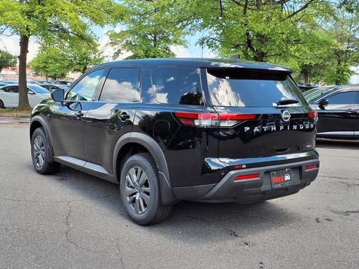2025 Nissan Pathfinder S