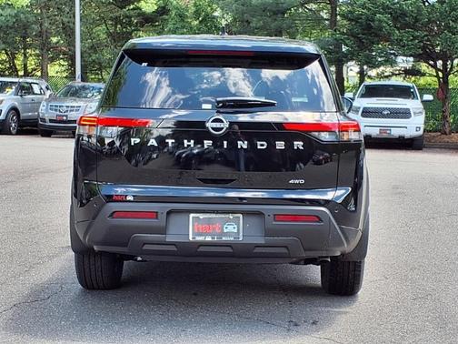 2025 Nissan Pathfinder S