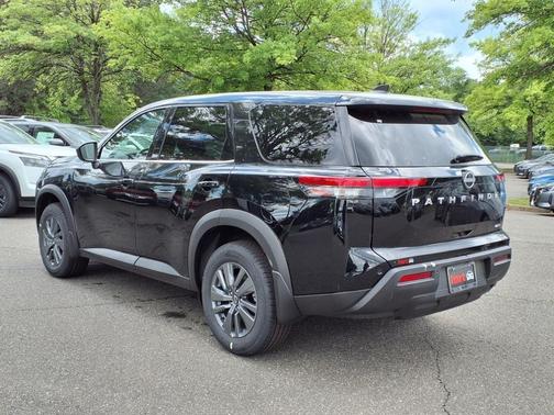 2025 Nissan Pathfinder S