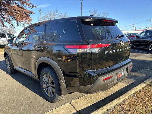 2025 Nissan Pathfinder S