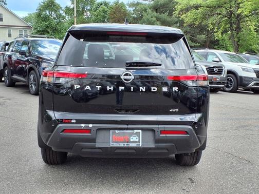 2025 Nissan Pathfinder S