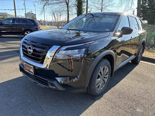 2025 Nissan Pathfinder S