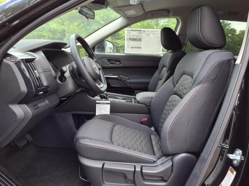 2025 Nissan Pathfinder S