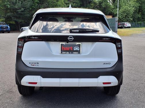 2025 Nissan Kicks SV