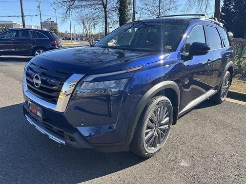 2025 Nissan Pathfinder SL
