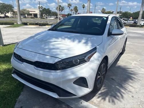 Snow White Pearl 2023 Kia Forte LXS